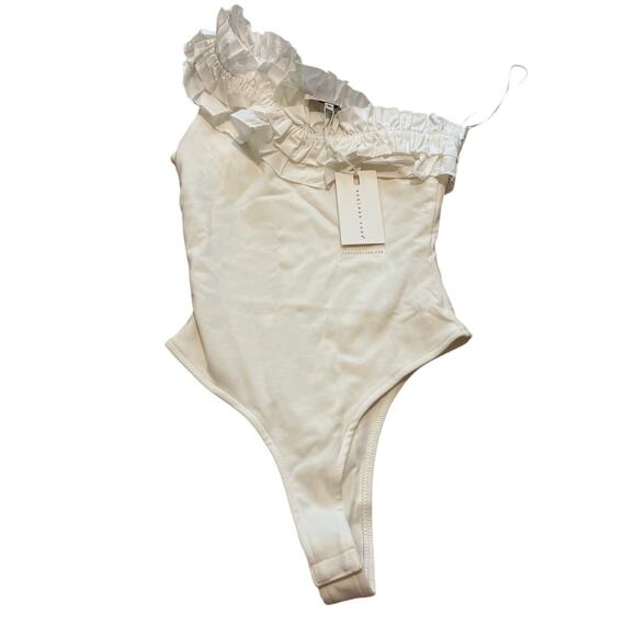 NWT Endless Rose White Ruffle Bodysuit White Size Extra Small One Shoulder - Picture 2 of 5